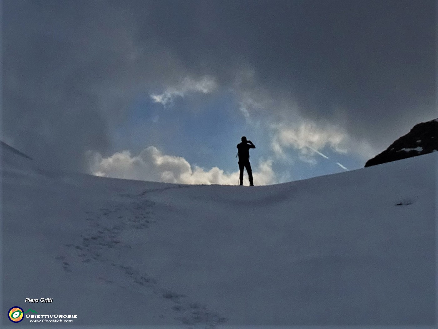 68 Camminando sulla neve tra le nuvole....JPG